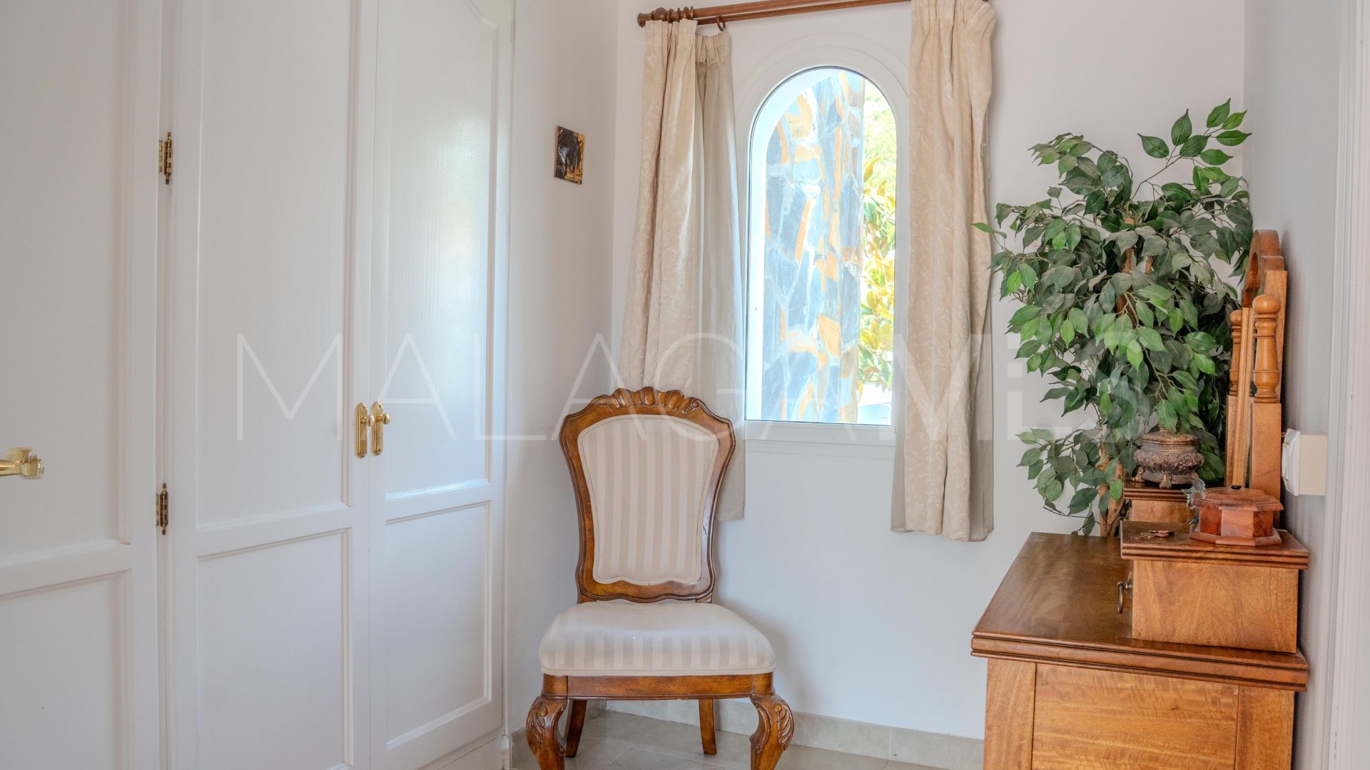 Villa for sale in Benahavis