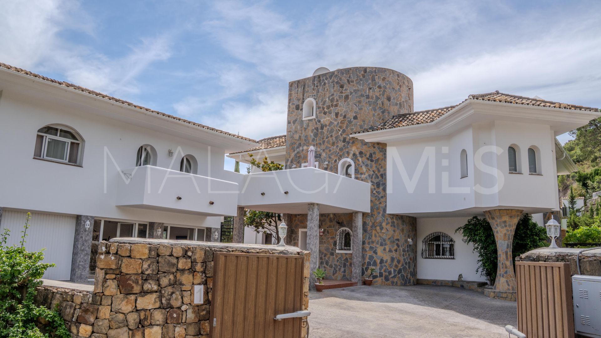 Villa for sale in Benahavis