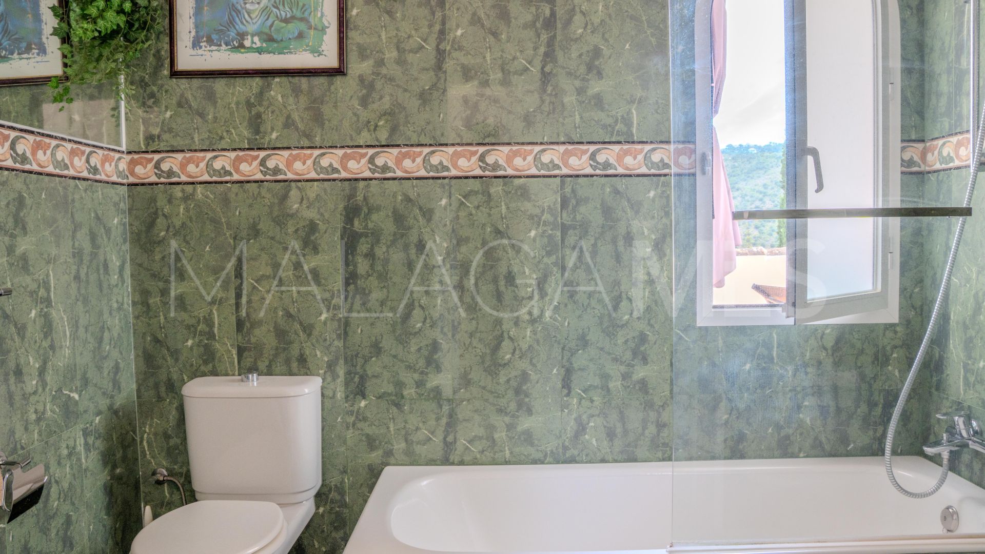 Villa for sale in Benahavis