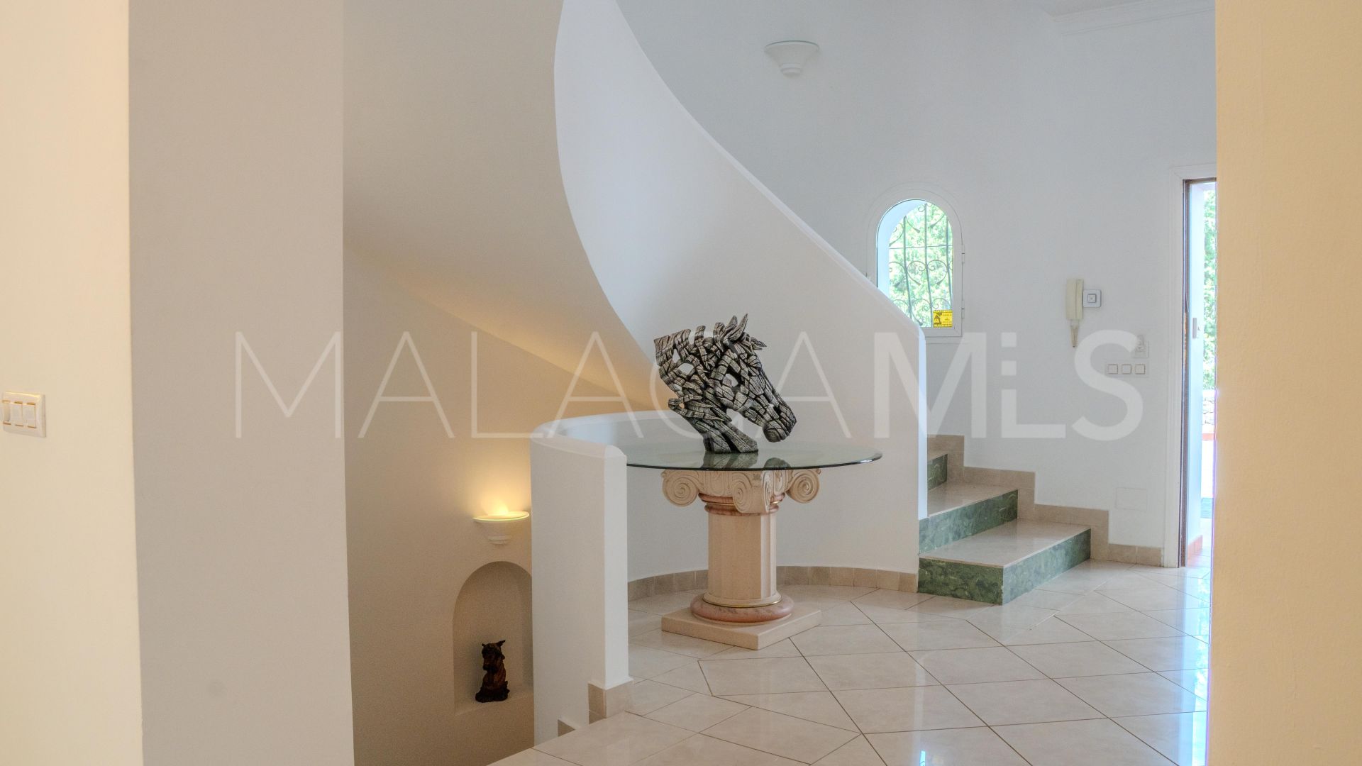 Villa for sale in Benahavis