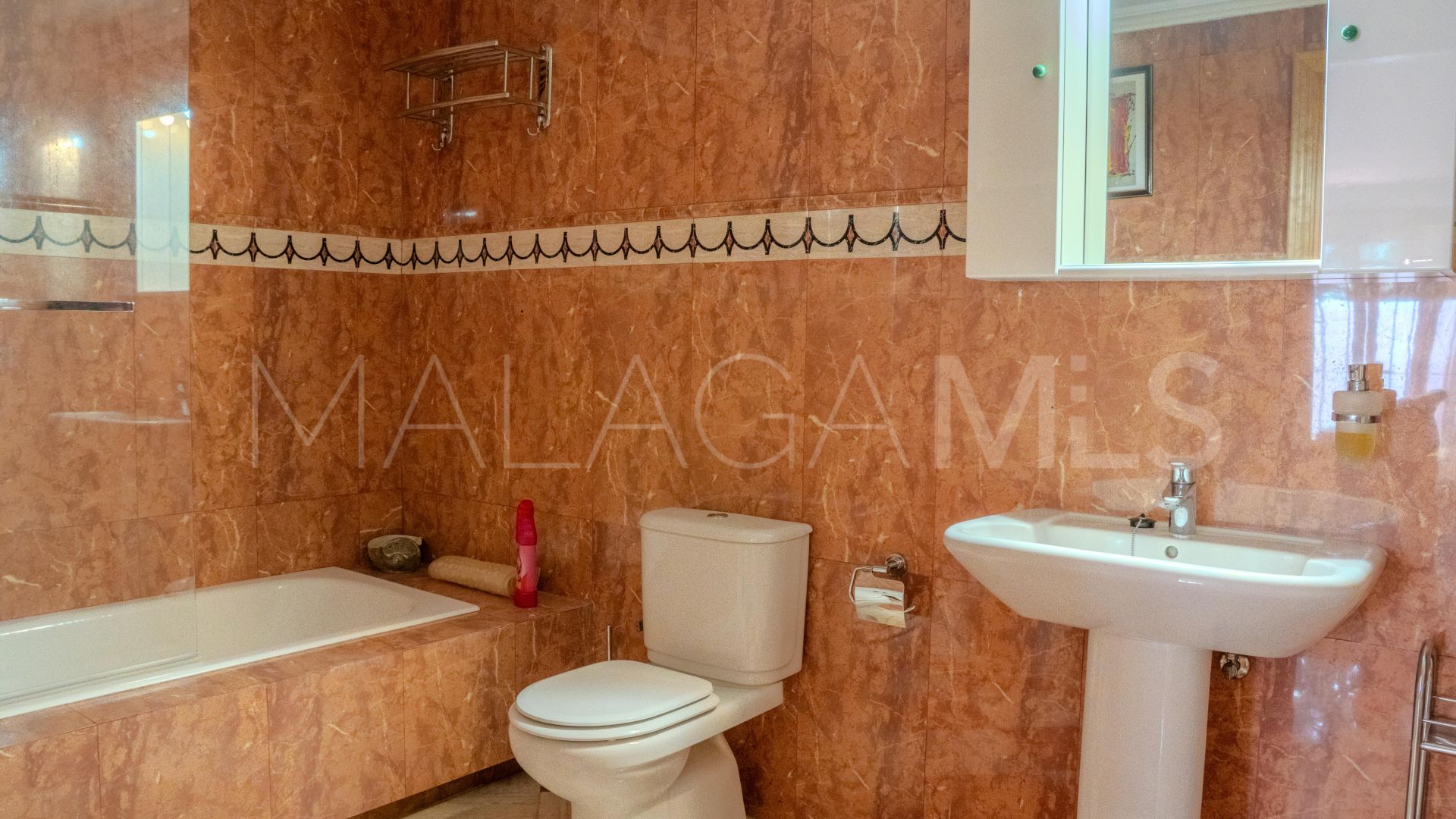Villa for sale in Benahavis