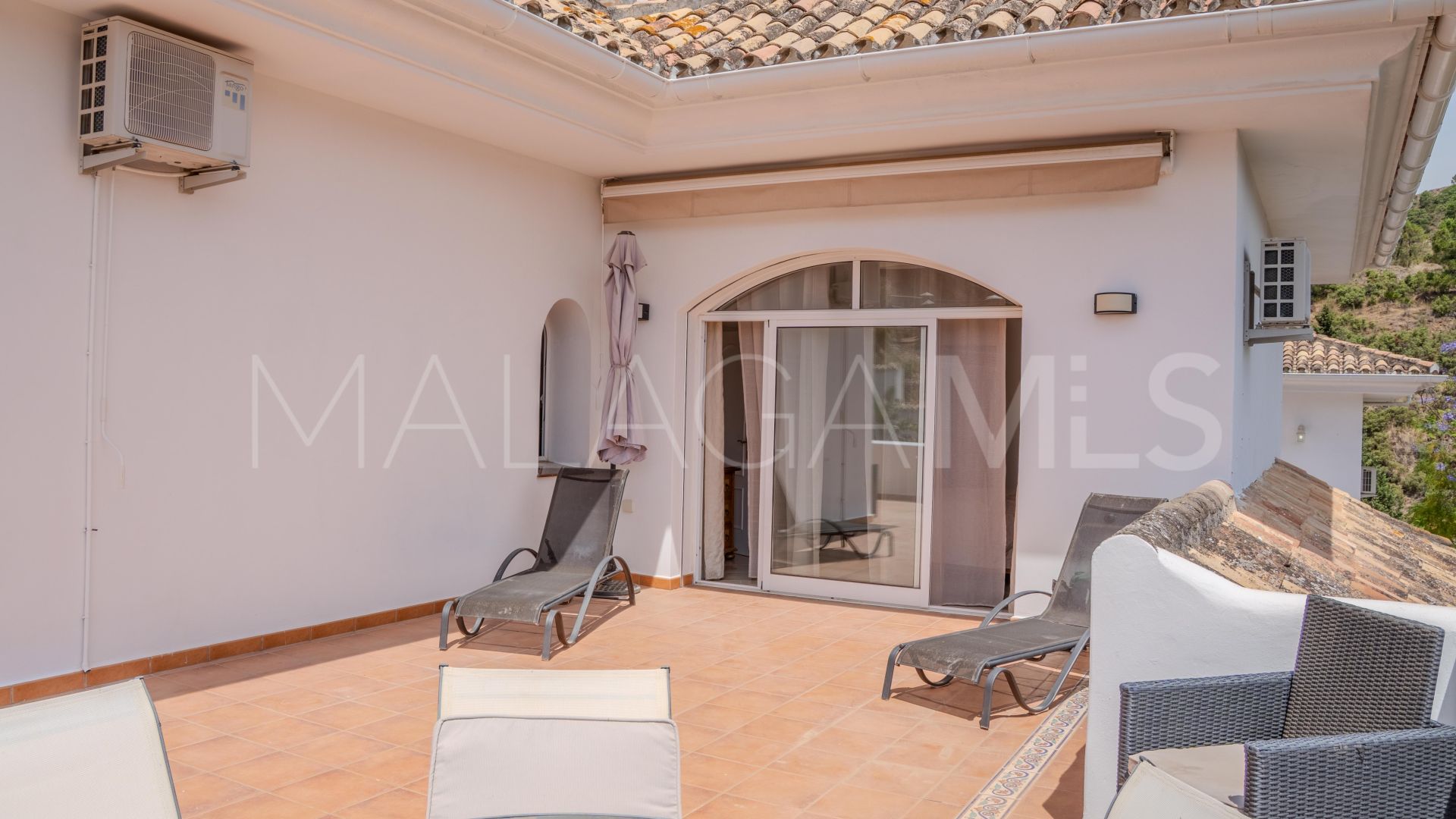 Villa for sale in Benahavis