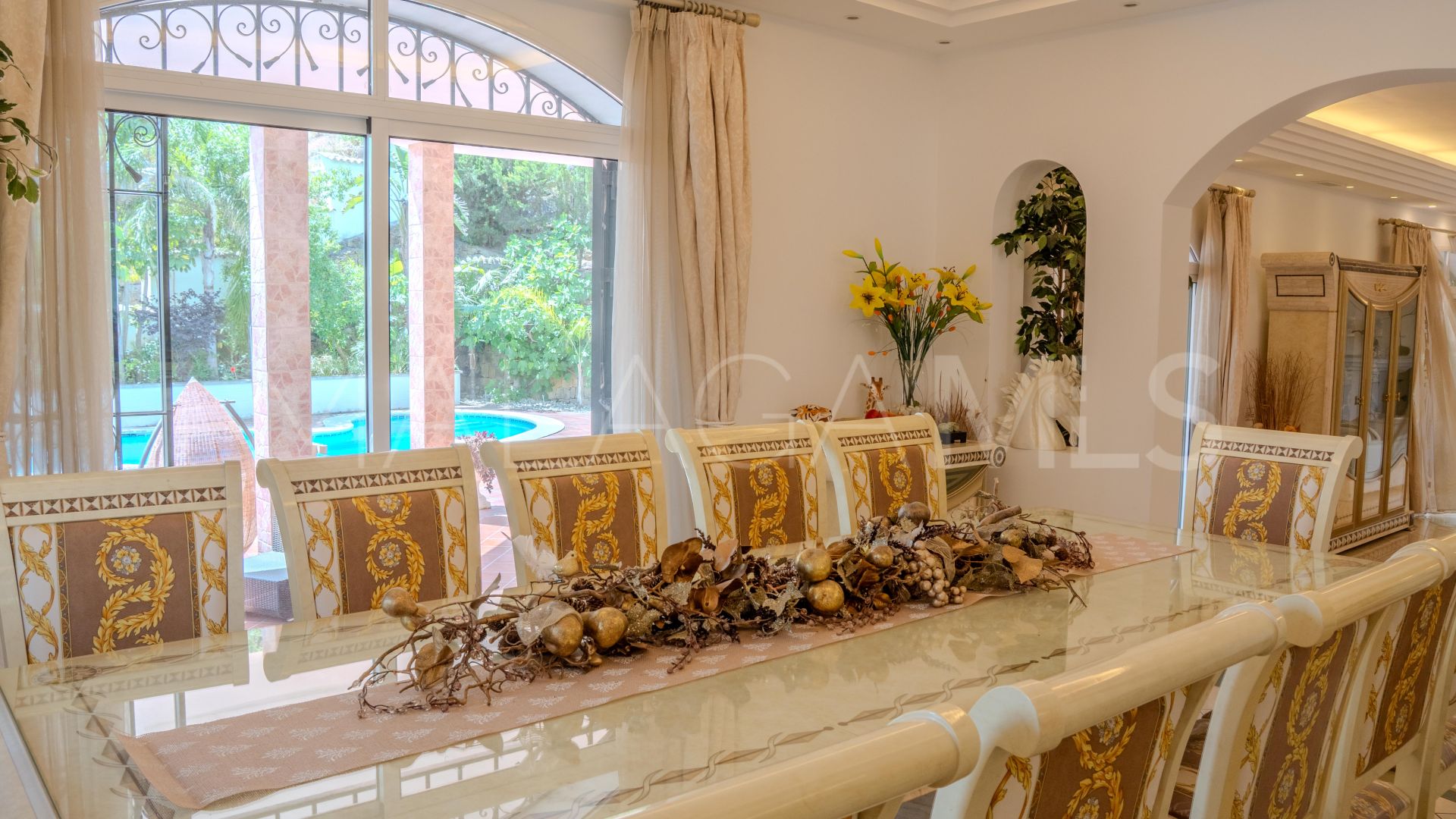 Villa for sale in Benahavis