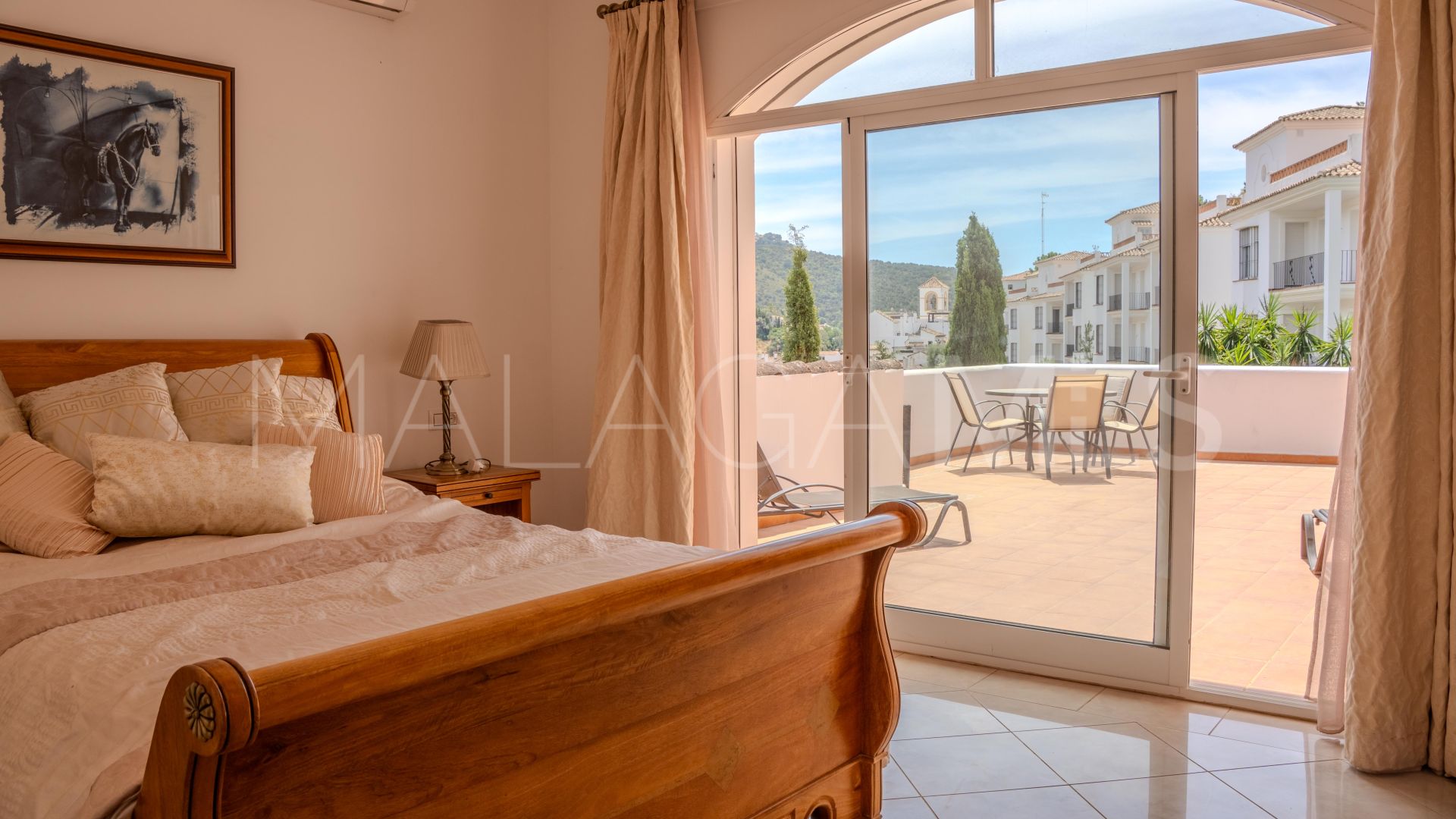 Villa for sale in Benahavis