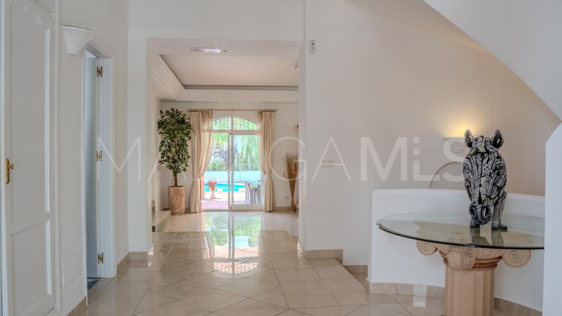 Villa for sale in Benahavis