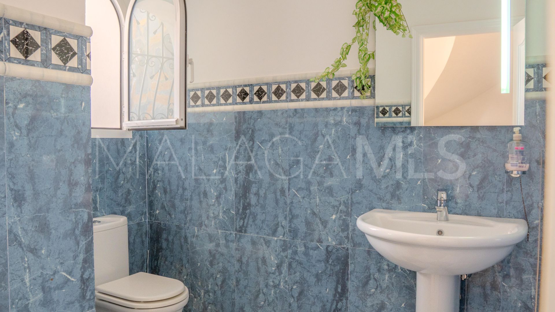 Villa for sale in Benahavis