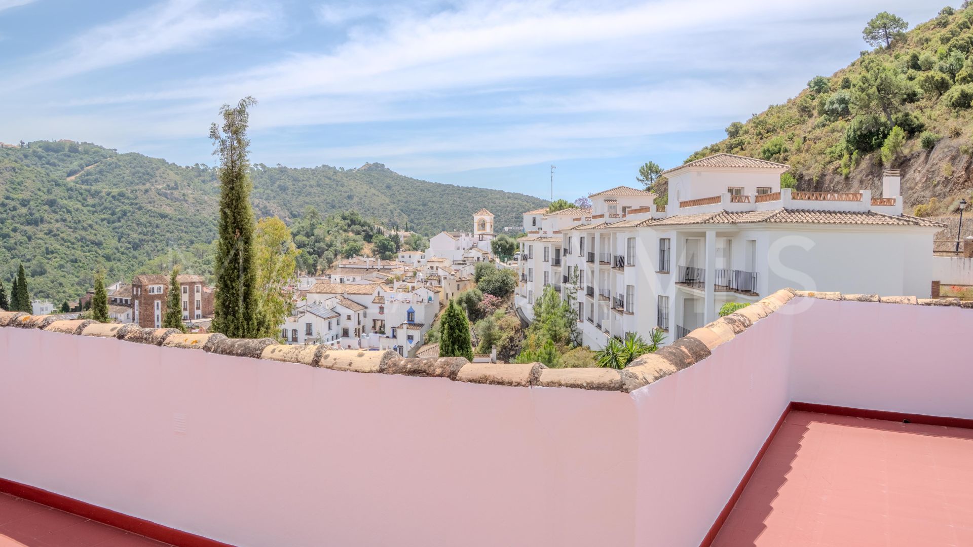 Villa for sale in Benahavis
