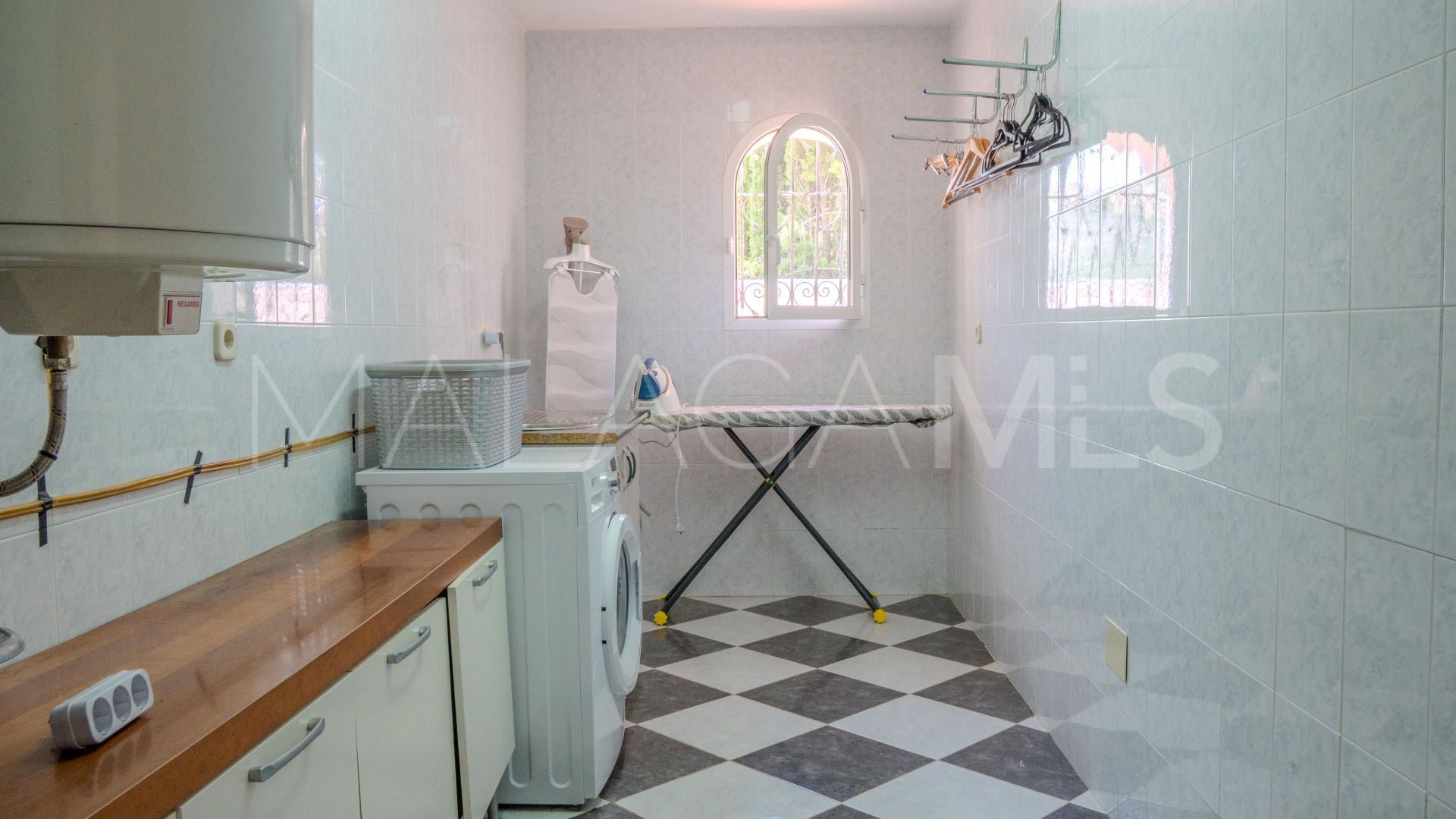 Villa for sale in Benahavis