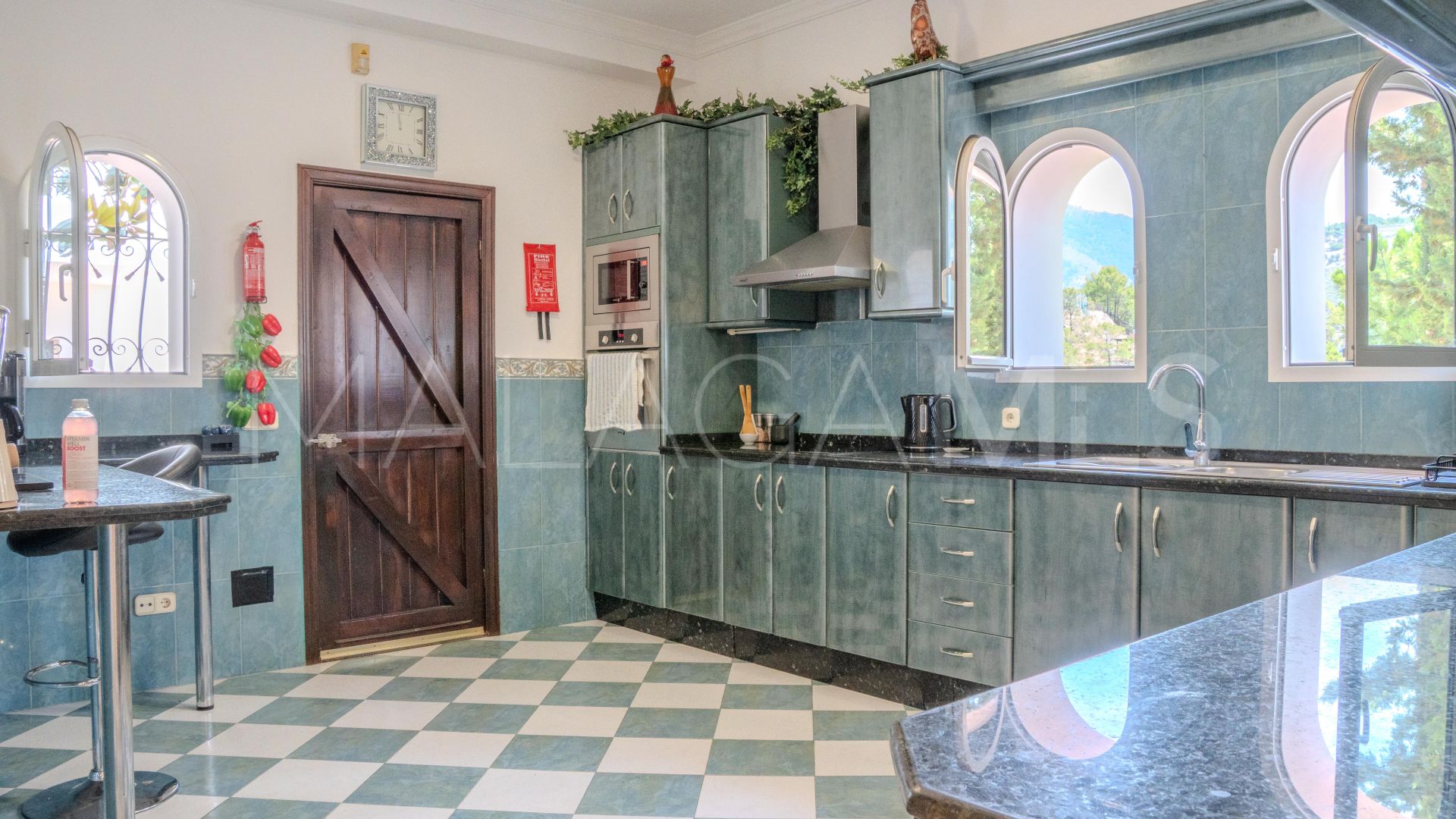 Villa for sale in Benahavis