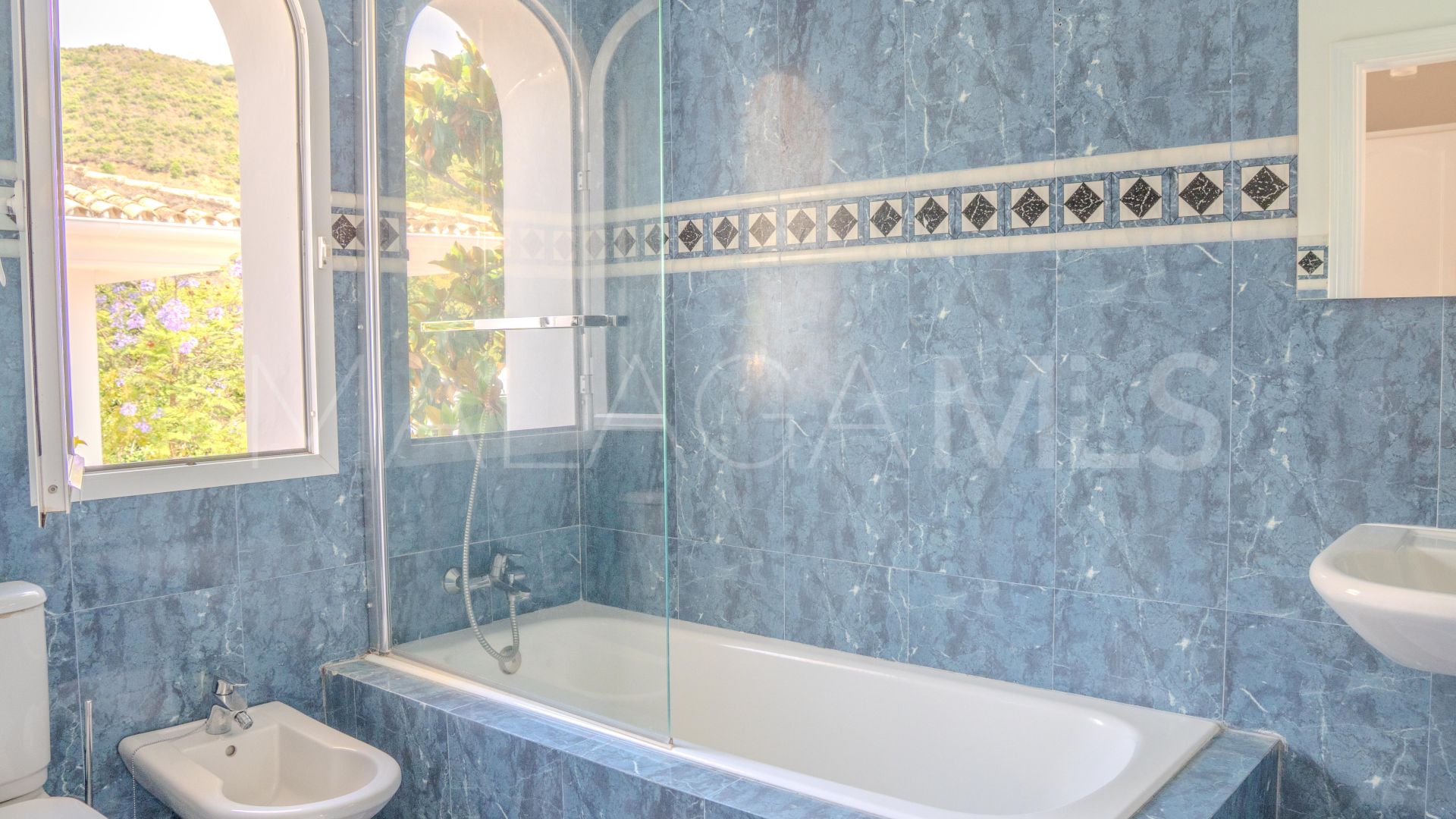 Villa for sale in Benahavis