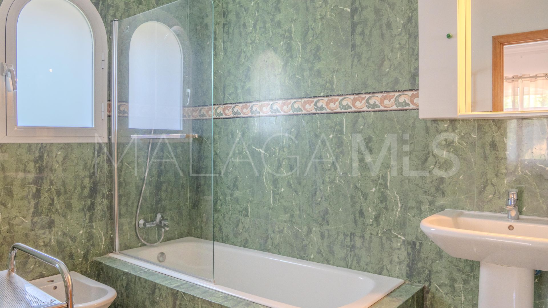 Villa for sale in Benahavis