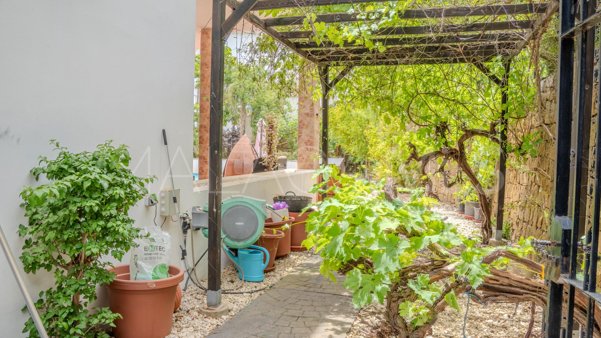 Villa for sale in Benahavis