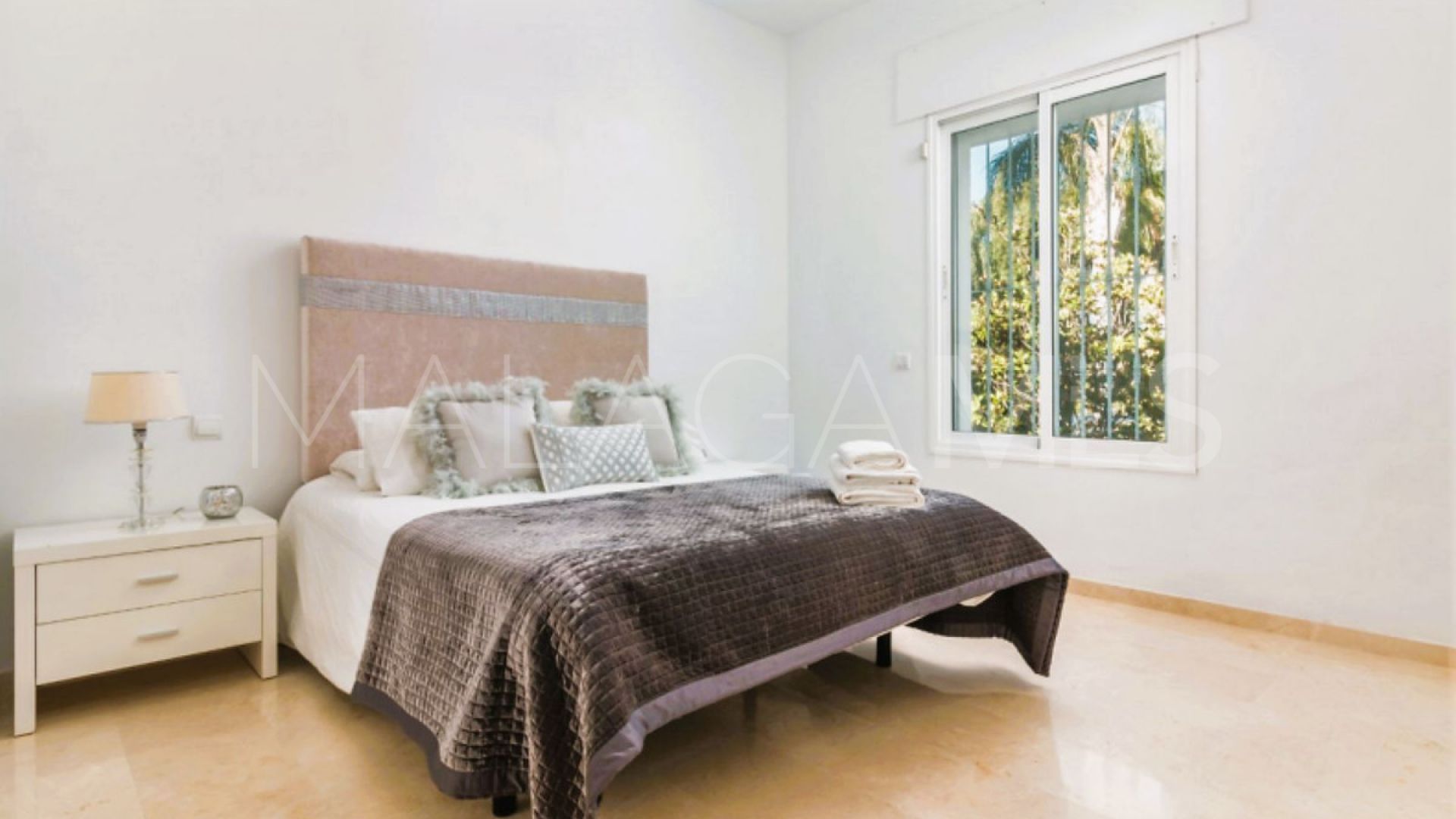 Villa for sale in Nueva Andalucia