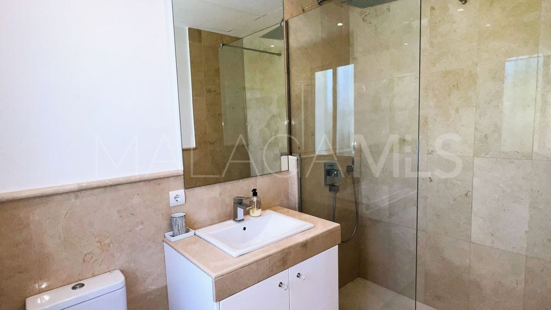 Villa for sale in Nueva Andalucia