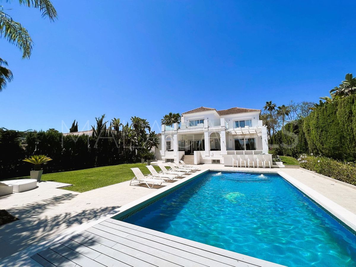 Villa for sale in Nueva Andalucia