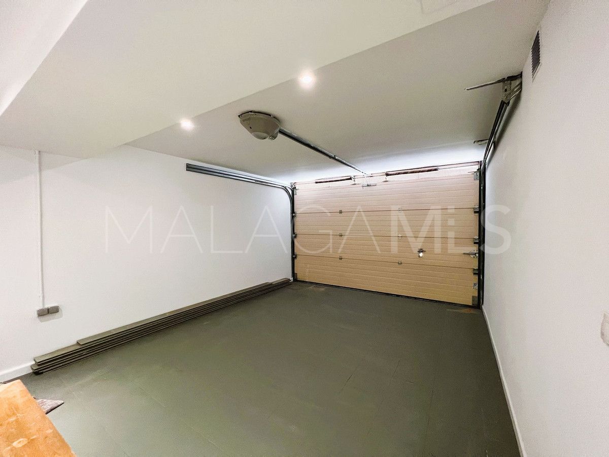 Villa for sale in Nueva Andalucia