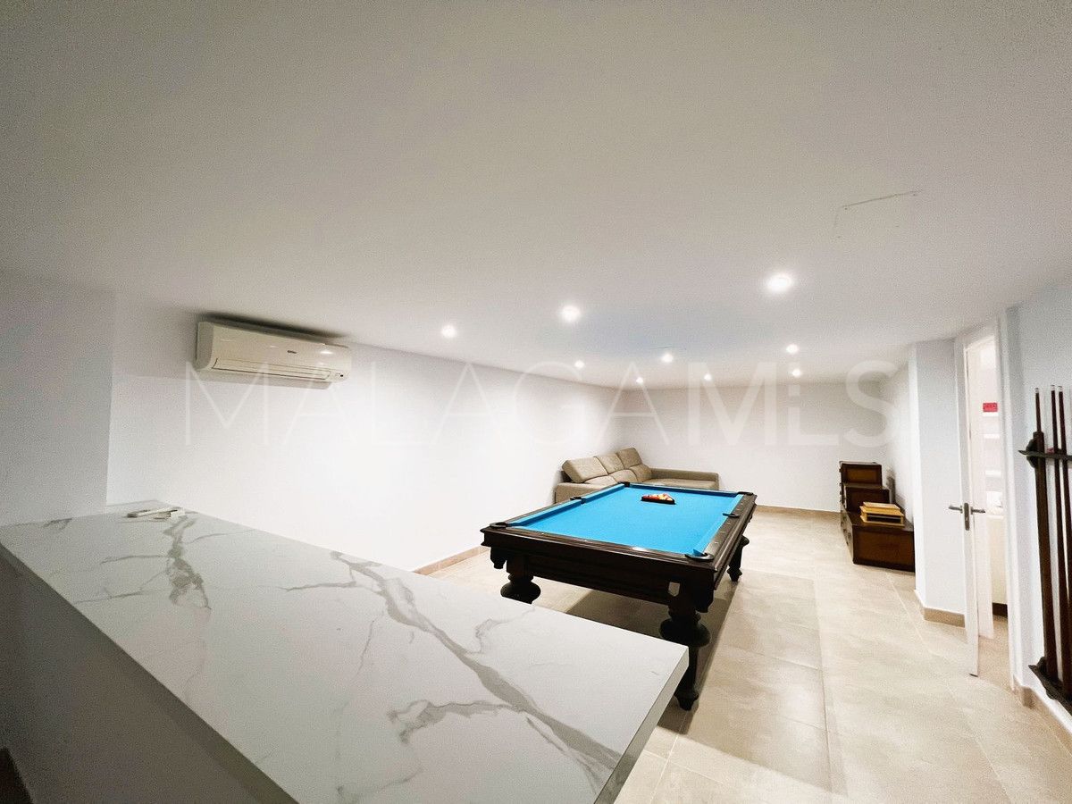 Villa for sale in Nueva Andalucia