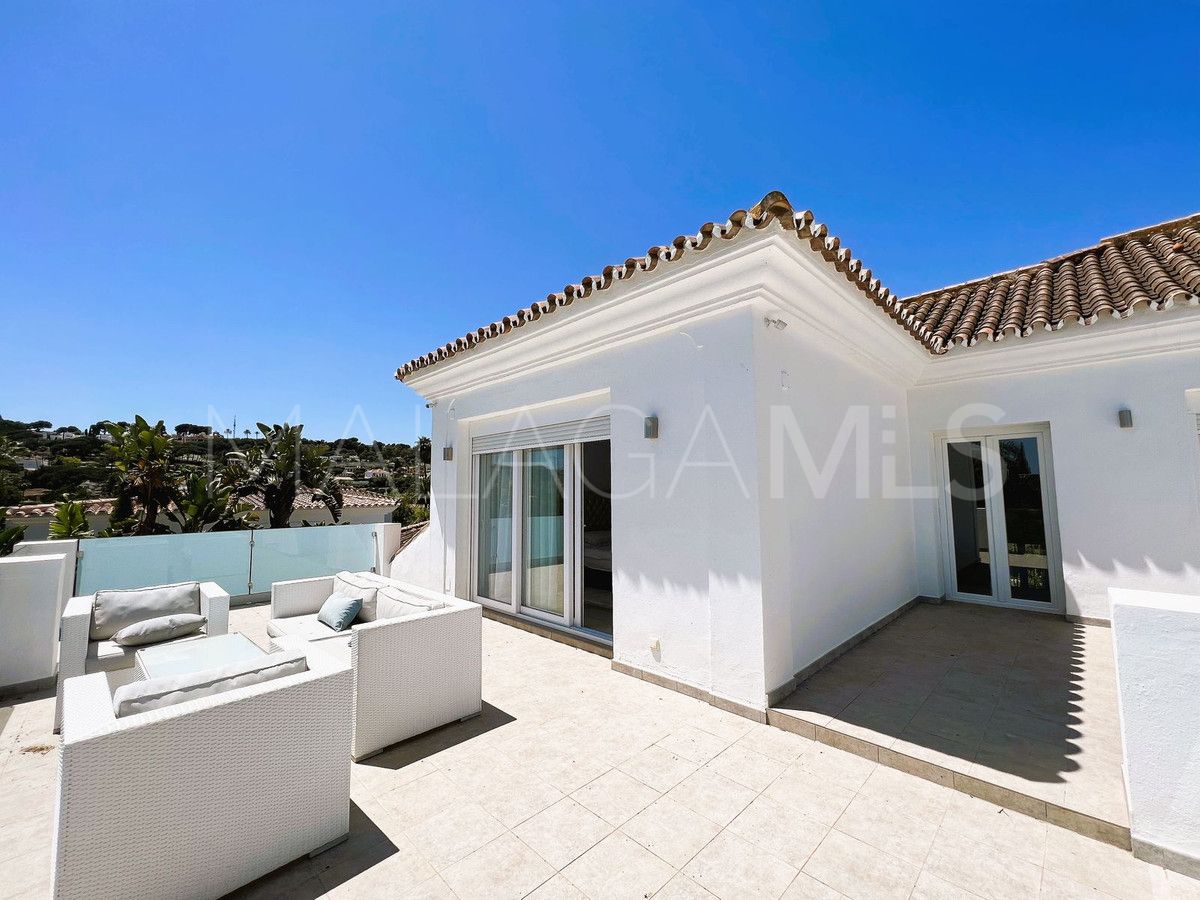 Villa for sale in Nueva Andalucia