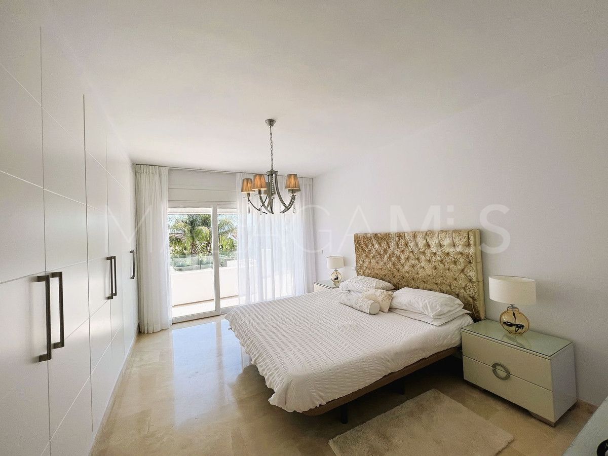 Villa for sale in Nueva Andalucia