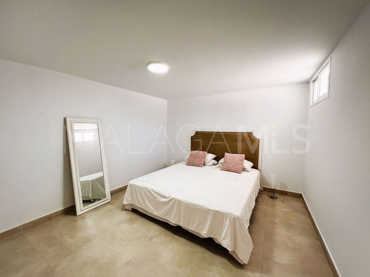 Villa for sale in Nueva Andalucia
