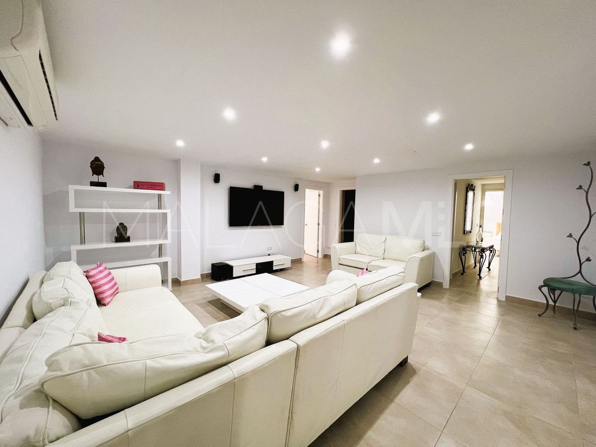 Villa for sale in Nueva Andalucia
