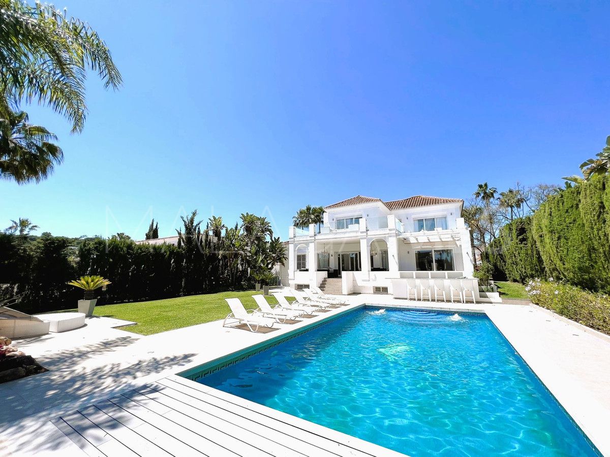 Villa for sale in Nueva Andalucia