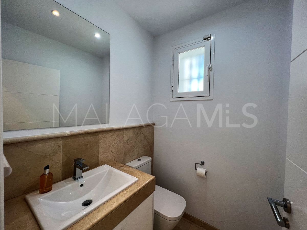 Villa for sale in Nueva Andalucia
