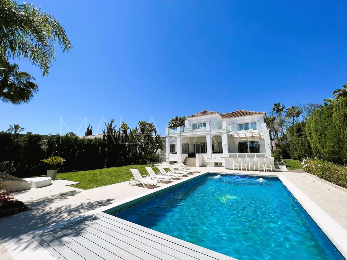 Villa for sale in Nueva Andalucia