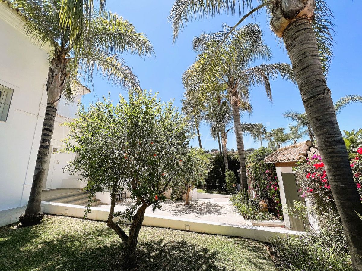 Villa for sale in Nueva Andalucia