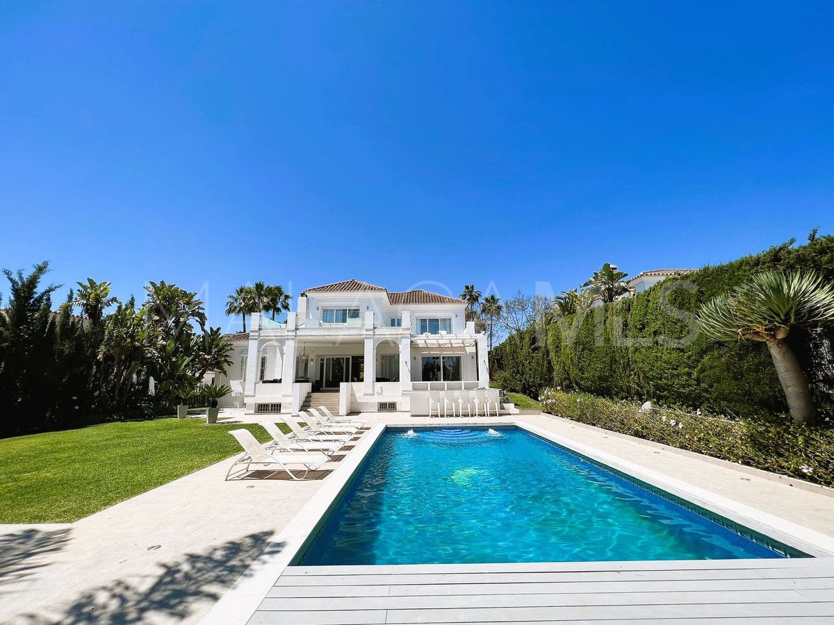 Villa for sale in Nueva Andalucia