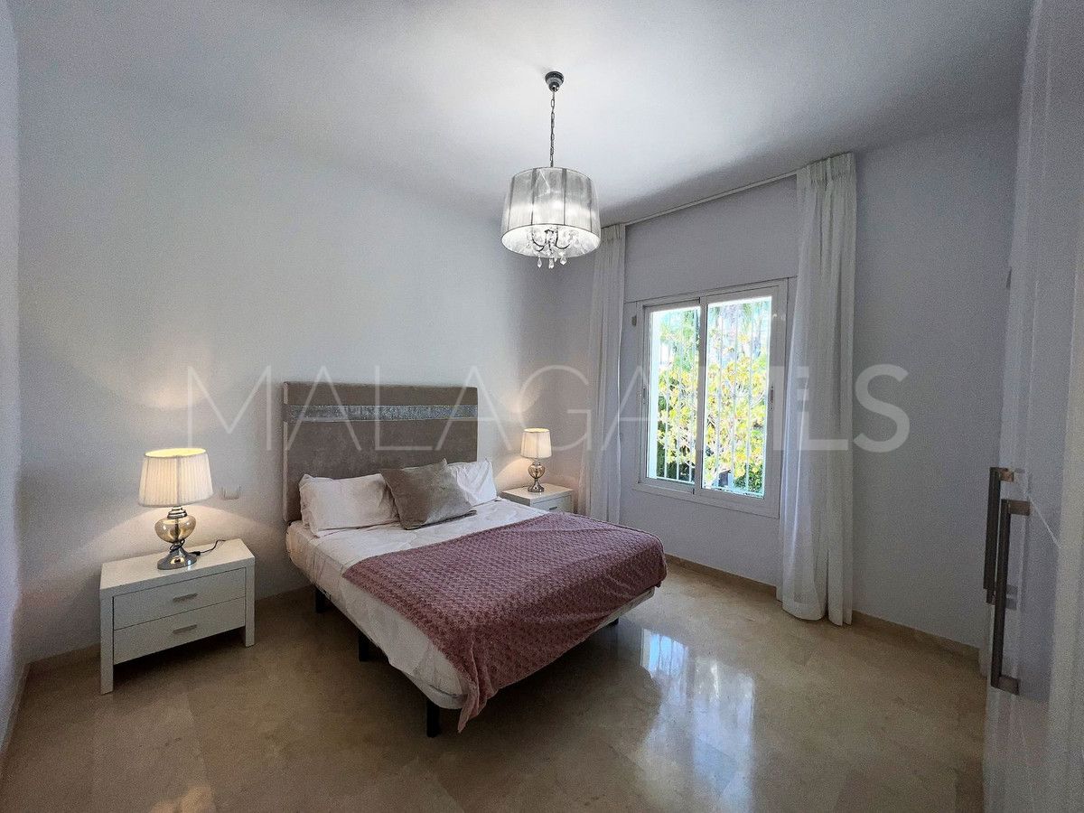 Villa for sale in Nueva Andalucia