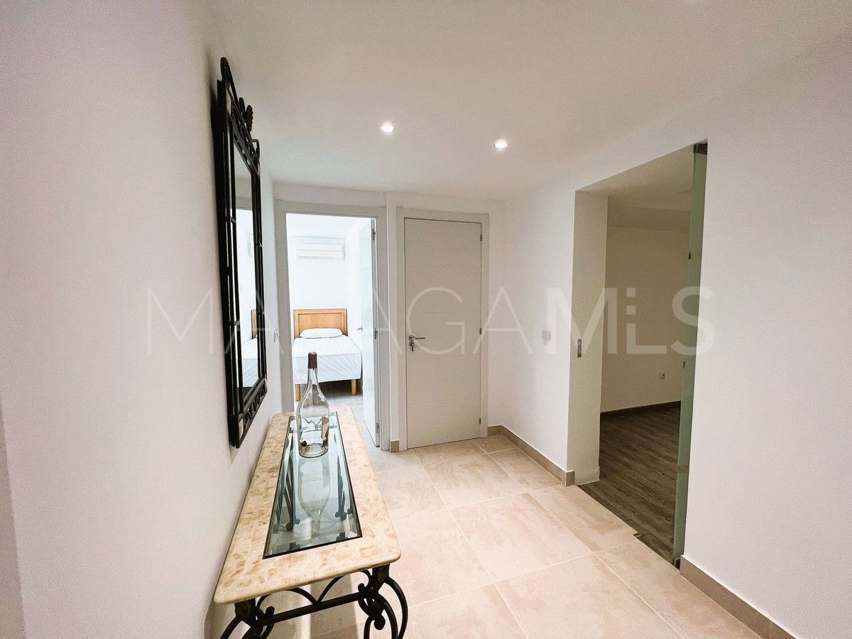 Villa for sale in Nueva Andalucia