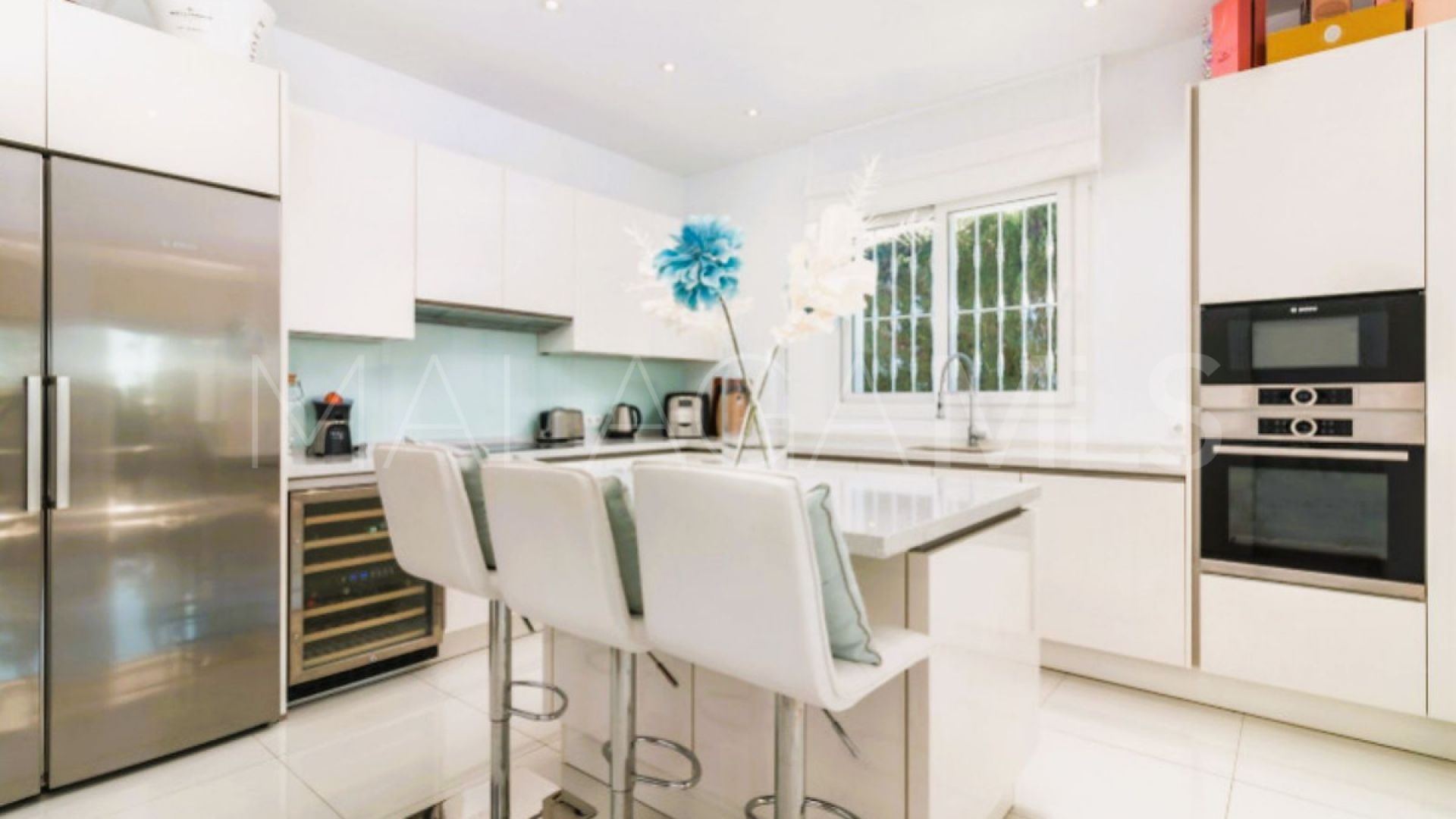 Villa for sale in Nueva Andalucia