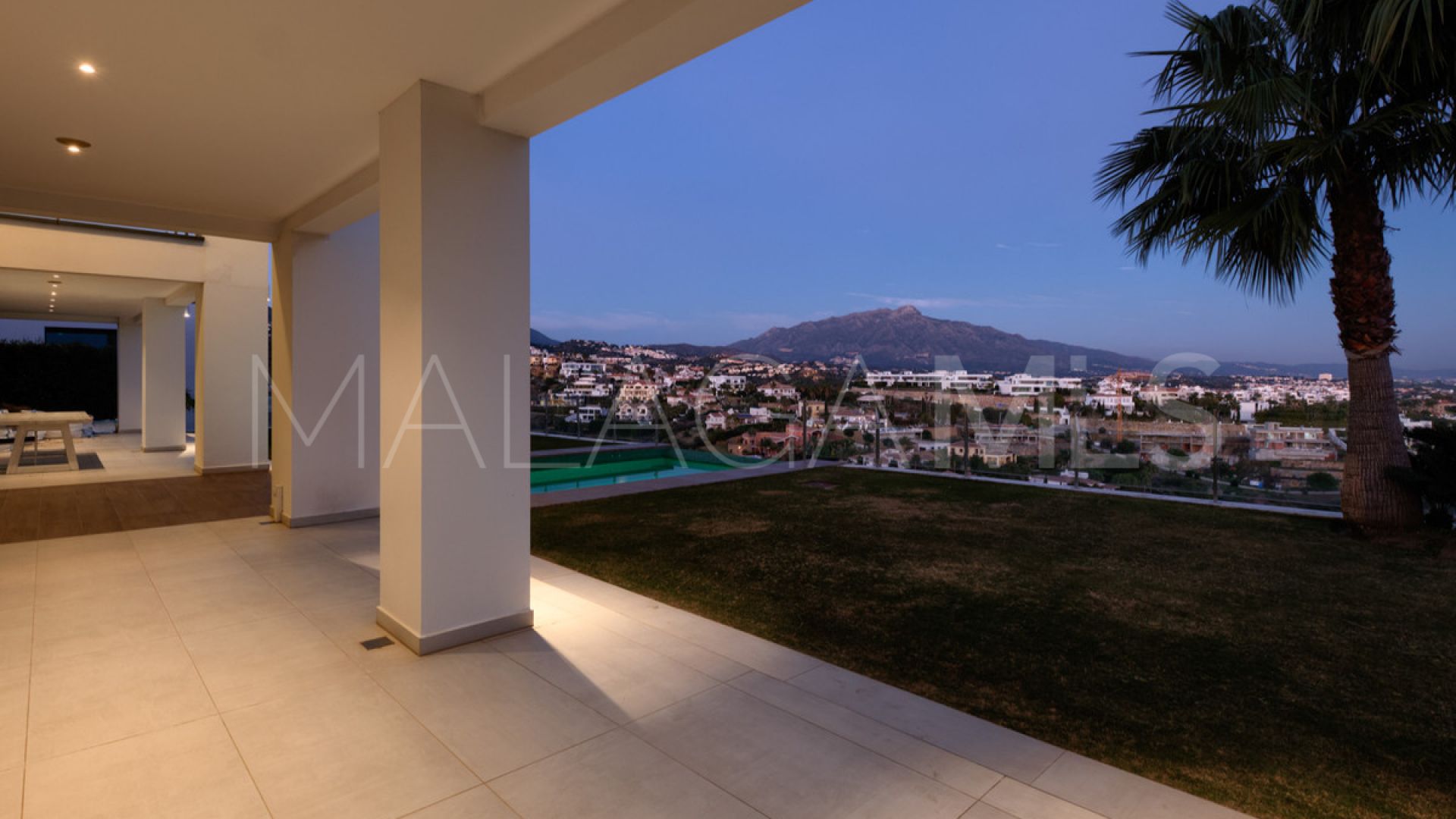 Villa for sale in Benahavis