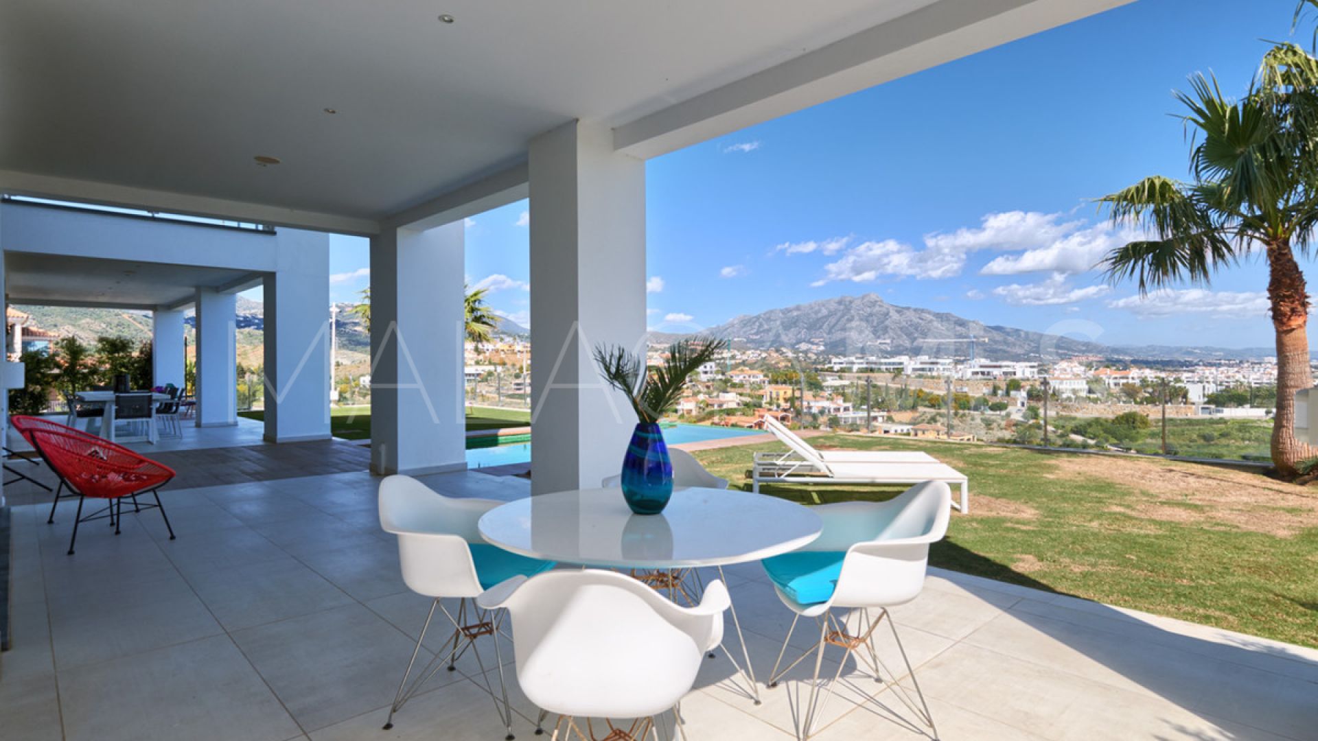 Villa for sale in Benahavis