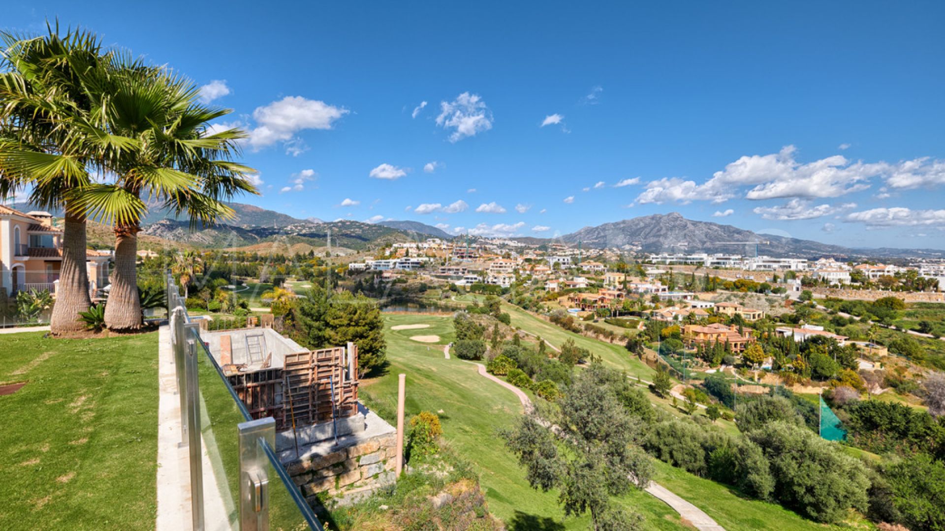Villa for sale in Benahavis