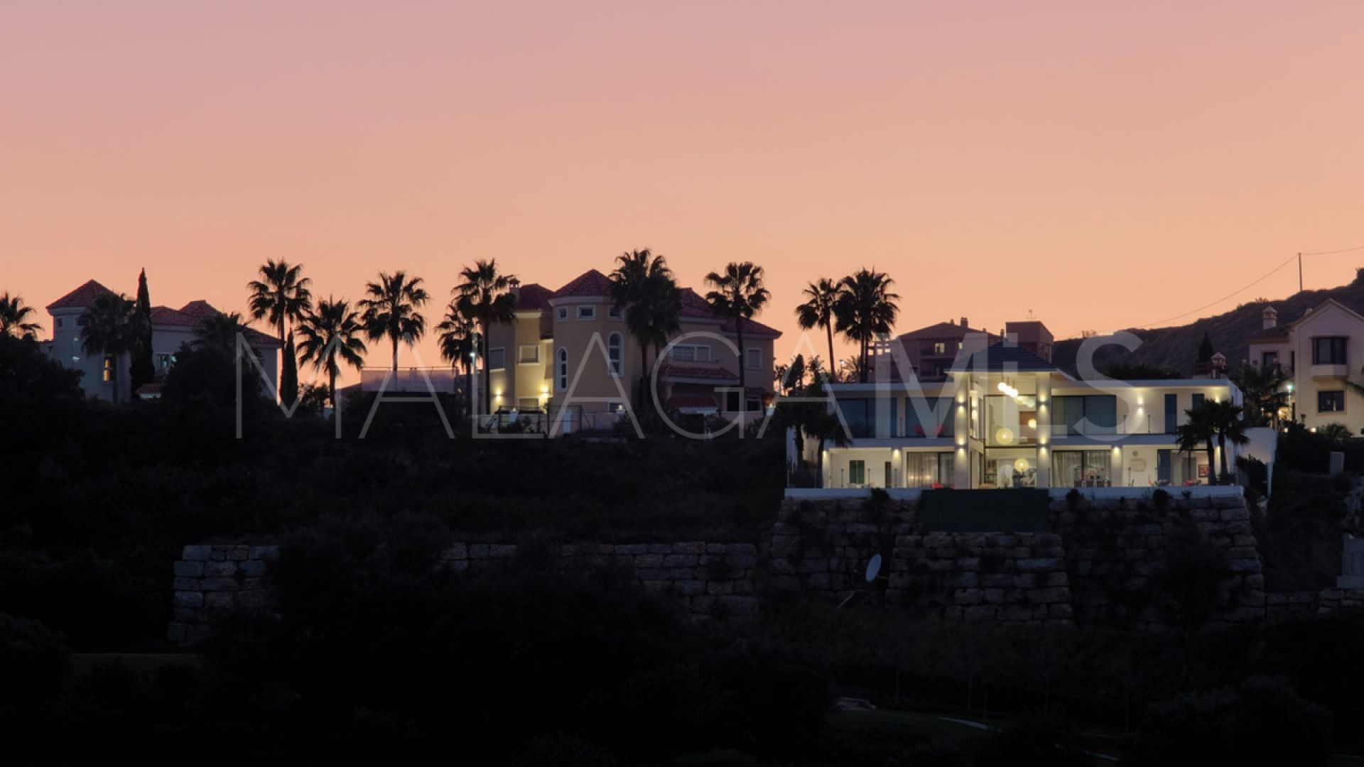 Villa for sale in Benahavis