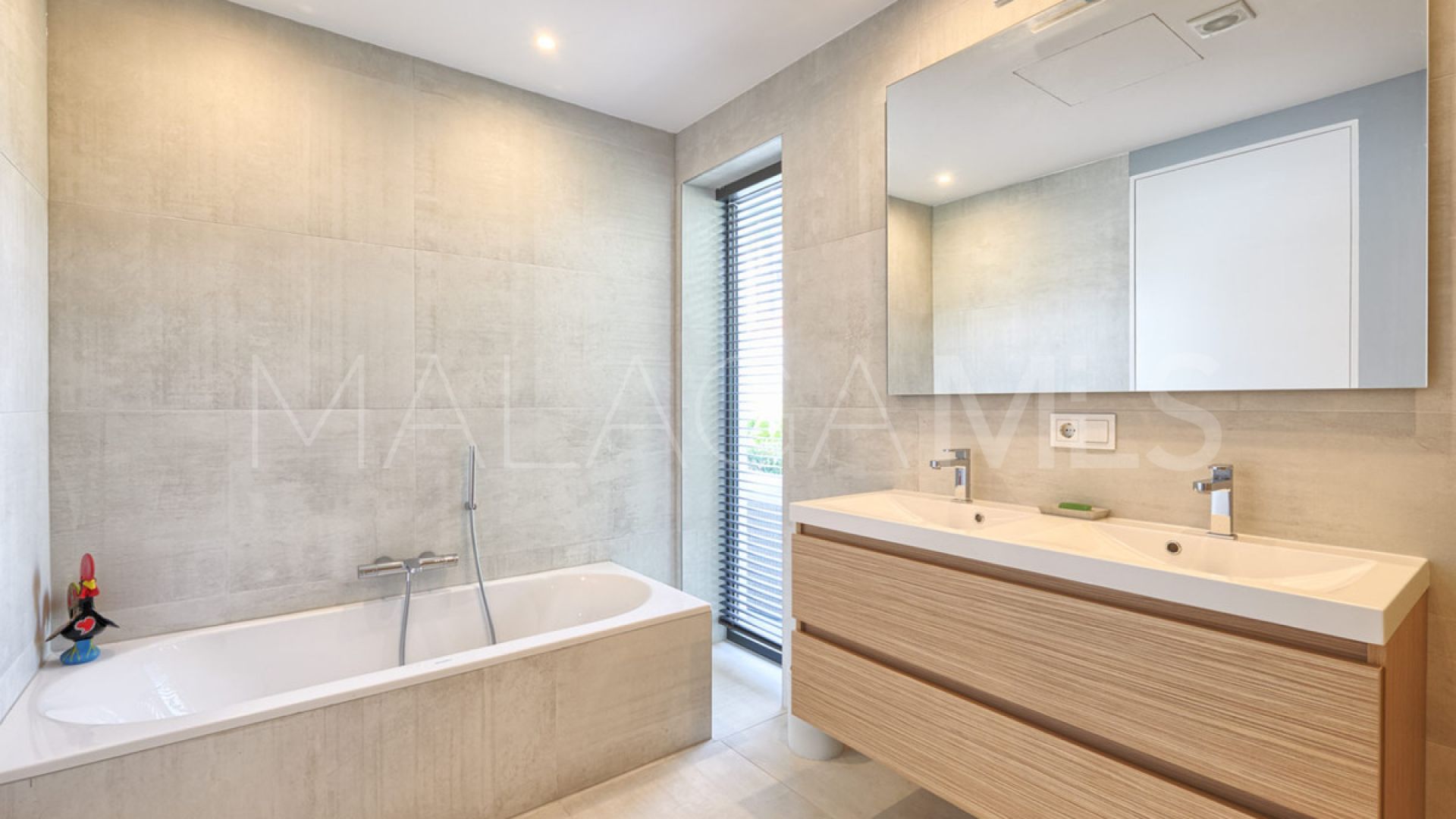 Villa for sale in Benahavis