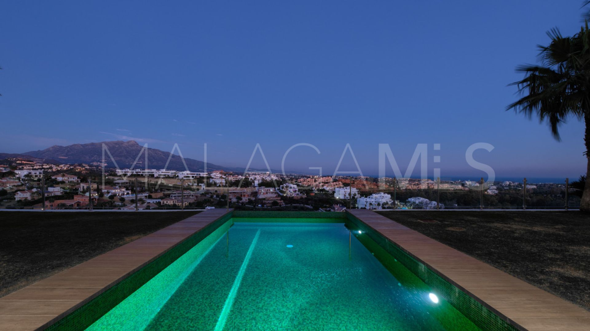 Villa for sale in Benahavis