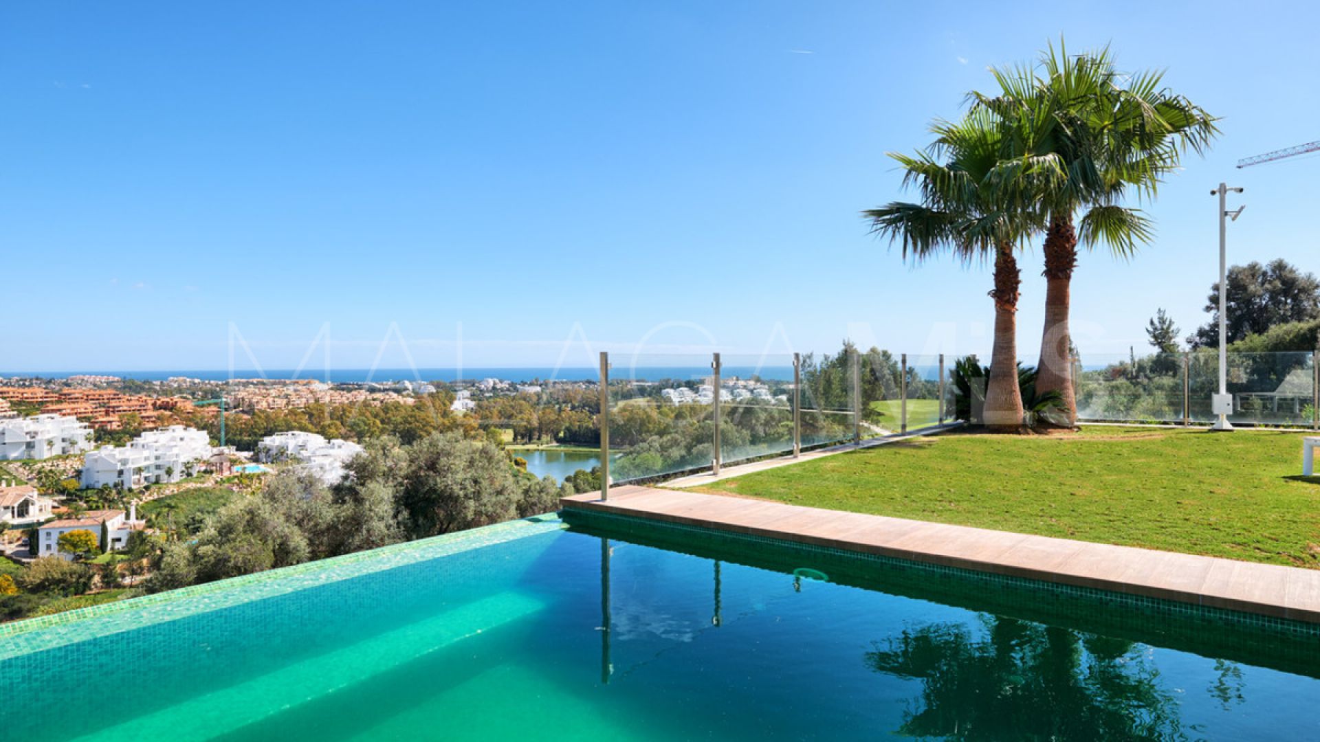 Villa for sale in Benahavis