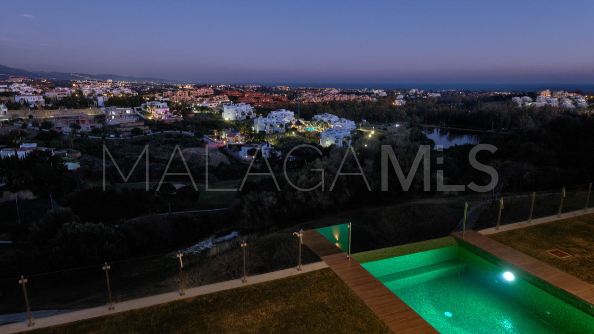 Villa for sale in Benahavis