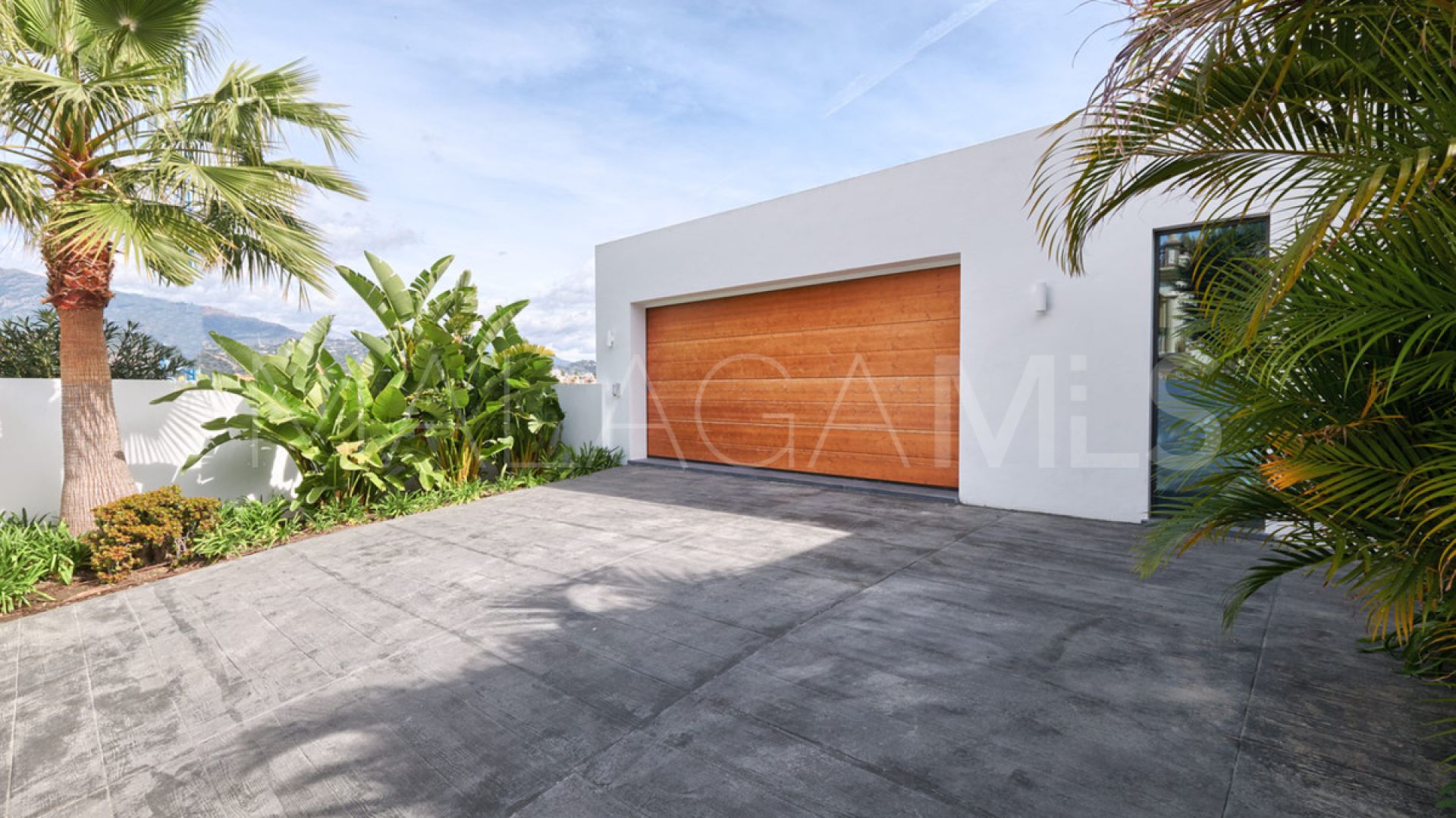 Villa for sale in Benahavis