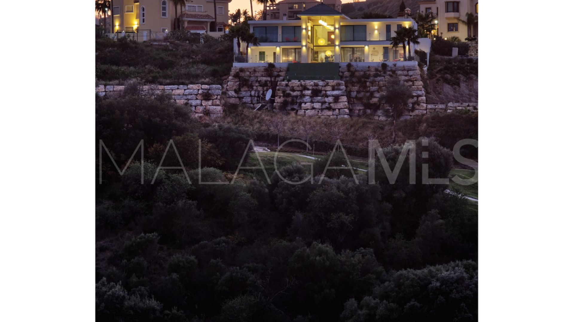 Villa for sale in Benahavis