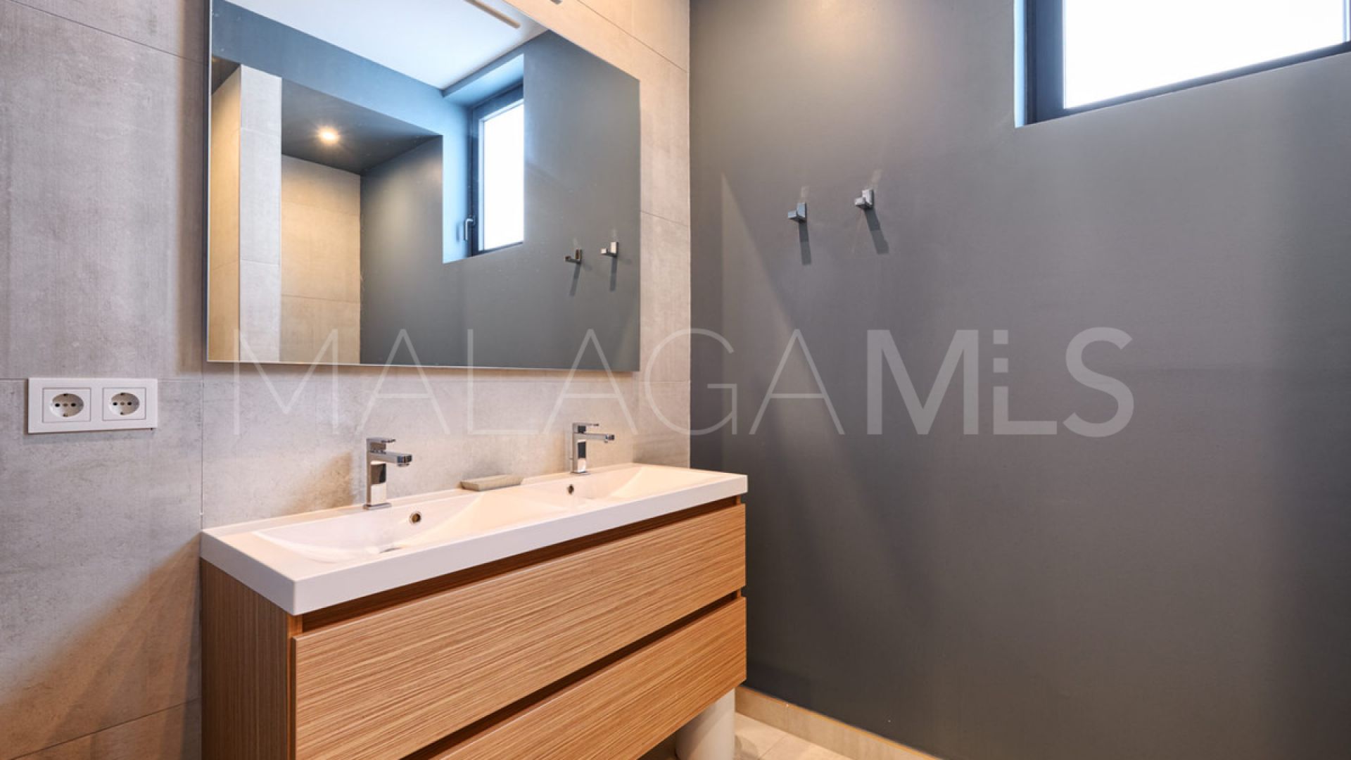 Villa for sale in Benahavis