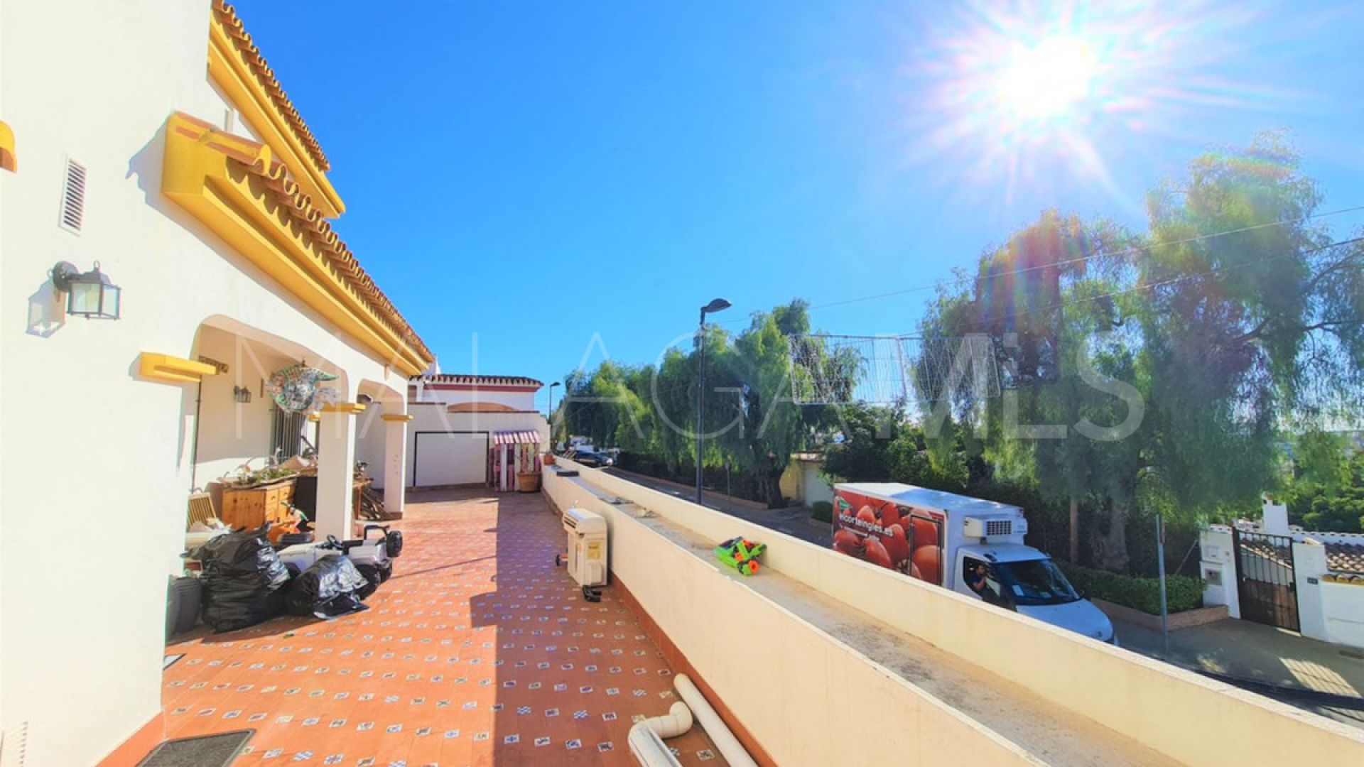 Buy villa de 4 bedrooms in Nueva Andalucia