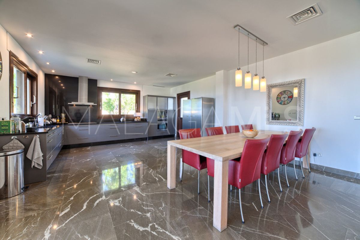 Villa for sale in Benahavis