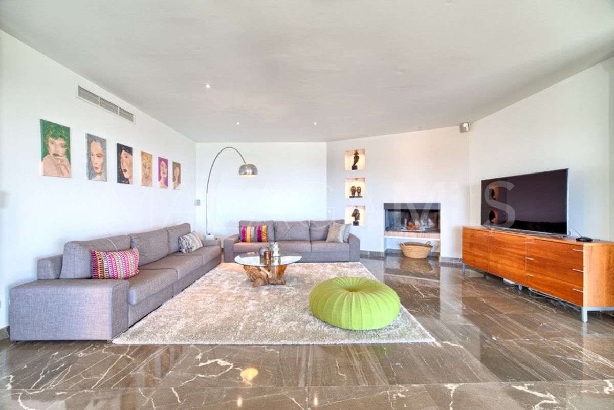 Villa for sale in Benahavis