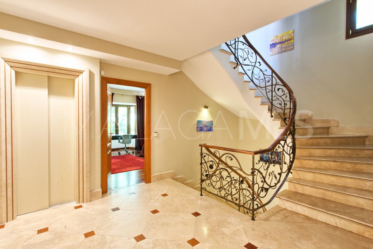Villa for sale in Marbella City
