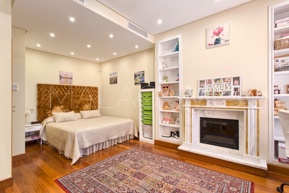 Villa for sale in Marbella City