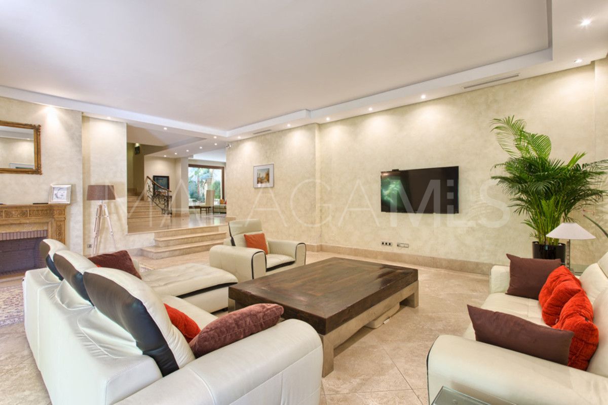 Villa for sale in Marbella City